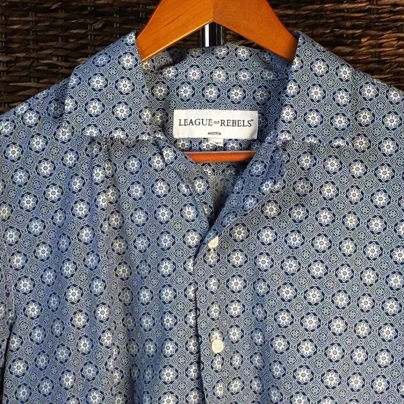 League of Rebels Blue Pattern Button Up Short Sleeve Medium - Picture 2 of 2